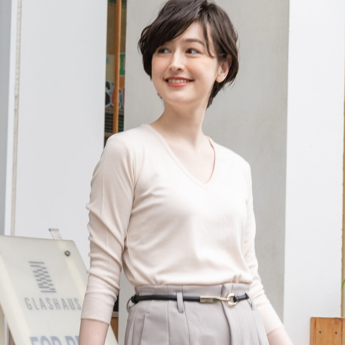 ●Women's Quality & Simple 3/4 Sleeve V-neck Top